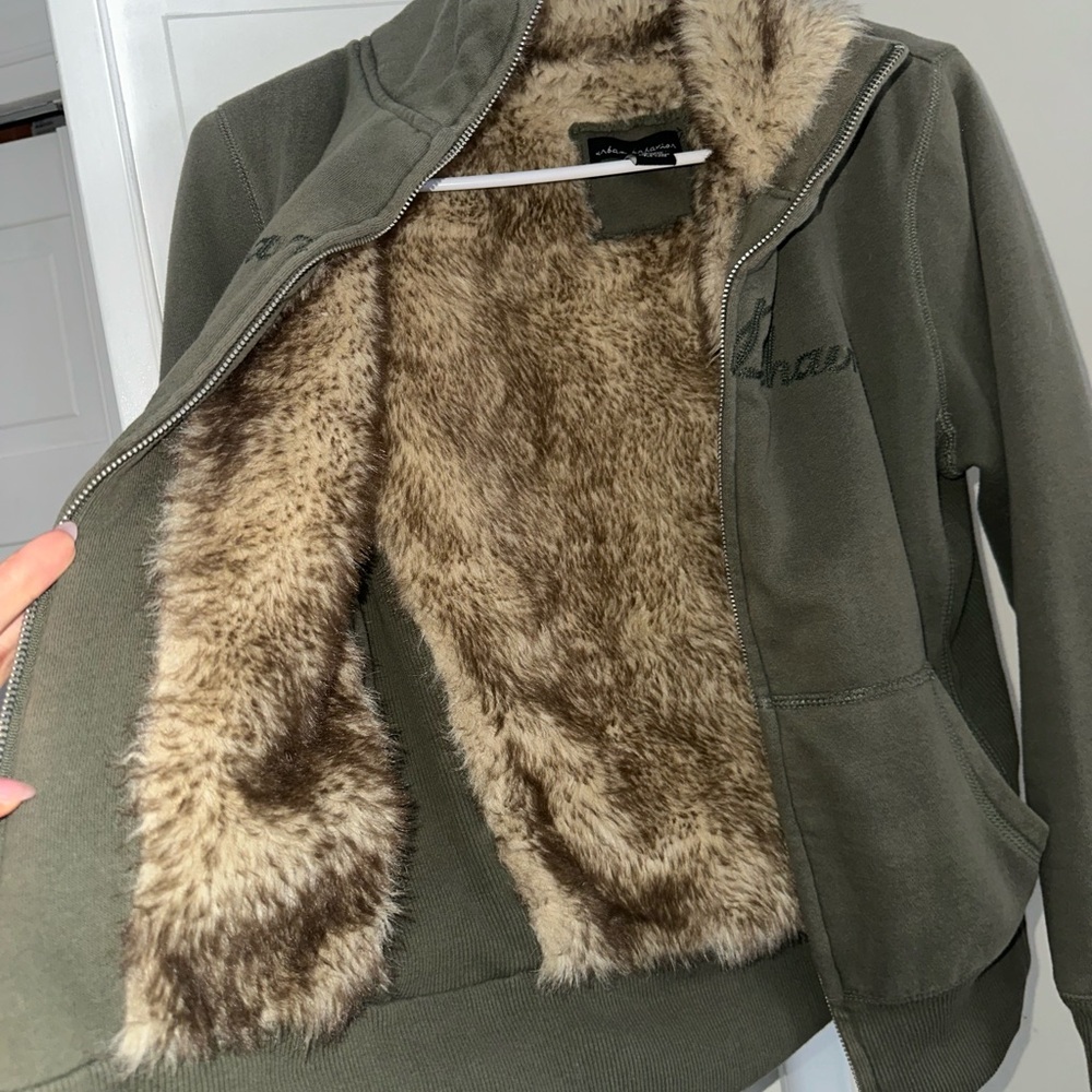Urban Behavior Fur Zip Up Sweater - Picture 6 of 8